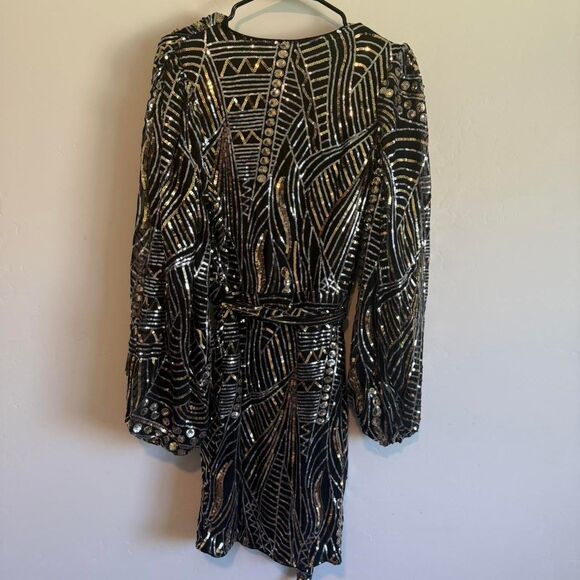 NWOT Fabriesty black and gold sequin wrap dress. Size 1x - Picture 5 of 8